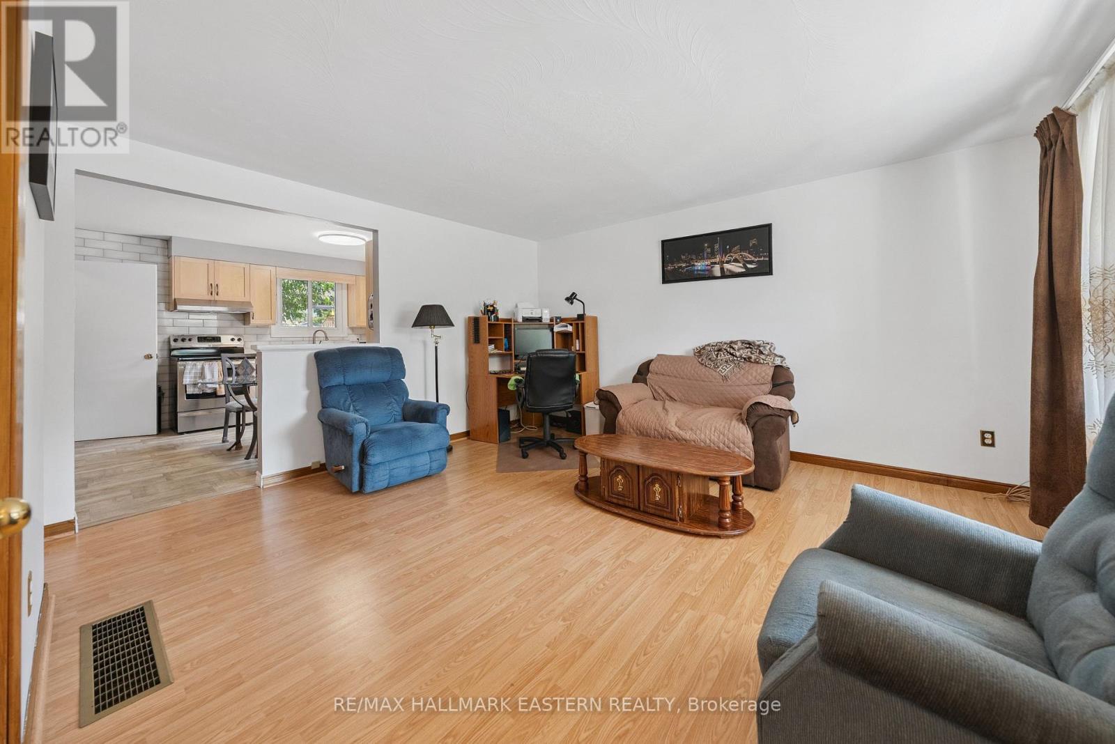 604 Garside Drive, Peterborough East (North), Ontario  K9H 7C7 - Photo 4 - X12288171