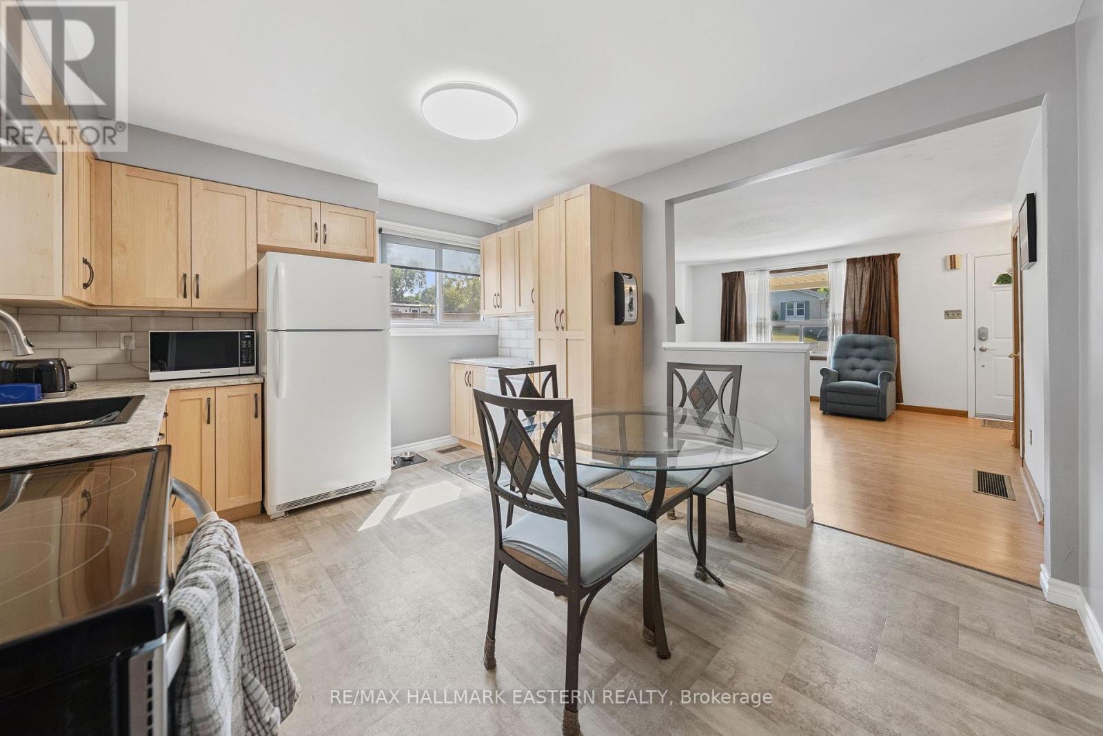 604 Garside Drive, Peterborough East (North), Ontario  K9H 7C7 - Photo 6 - X12288171