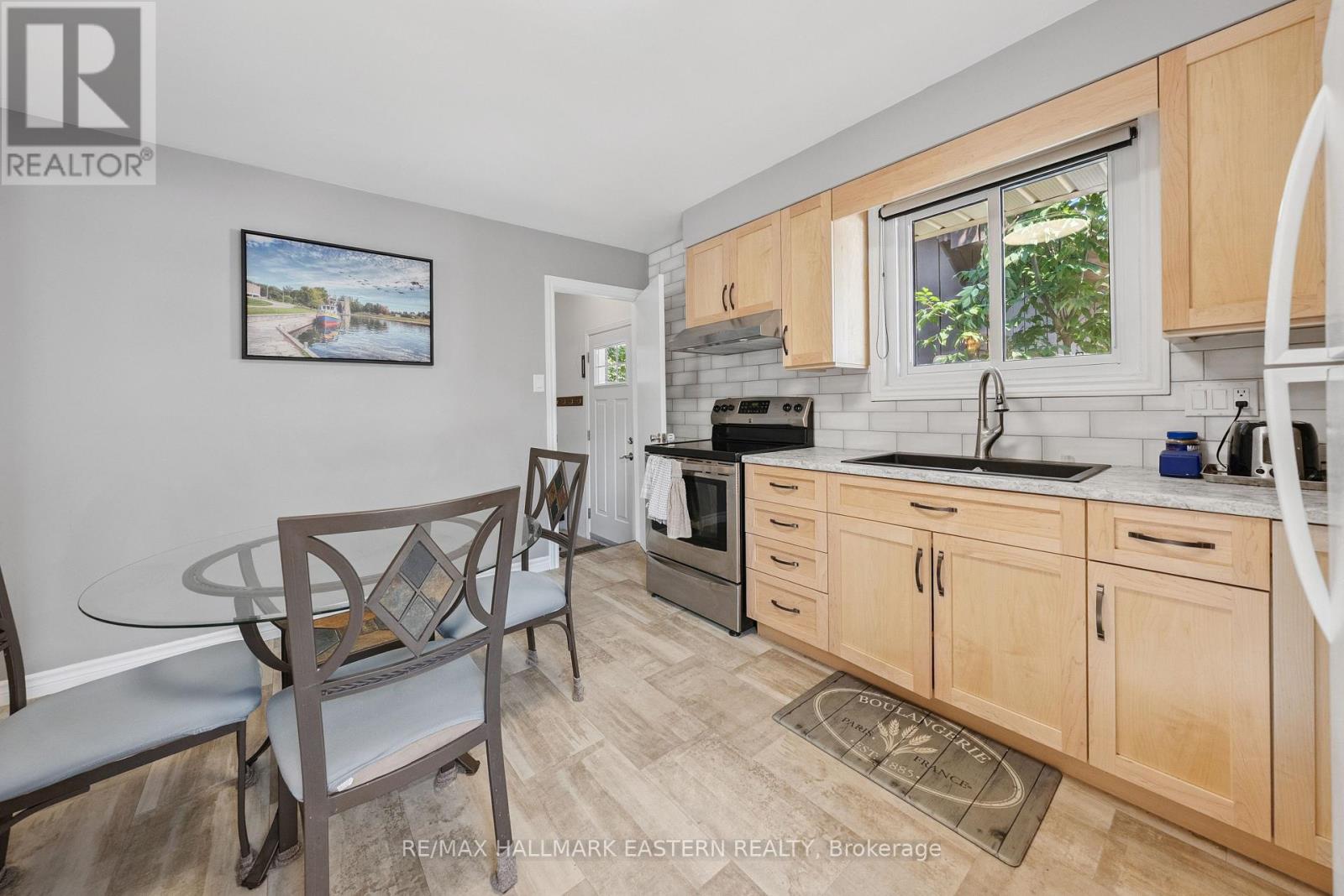 604 Garside Drive, Peterborough East (North), Ontario  K9H 7C7 - Photo 7 - X12288171