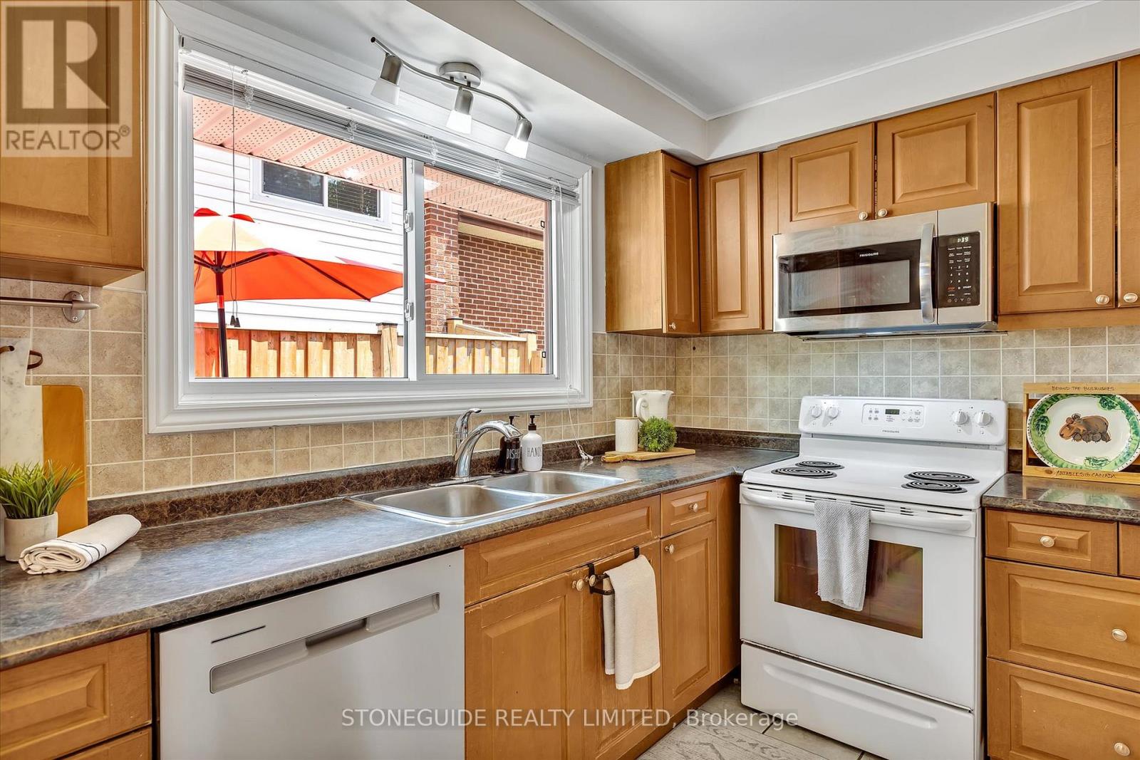 976 Sydenham Road, Peterborough South (East), Ontario  K9J 1K6 - Photo 14 - X12288434