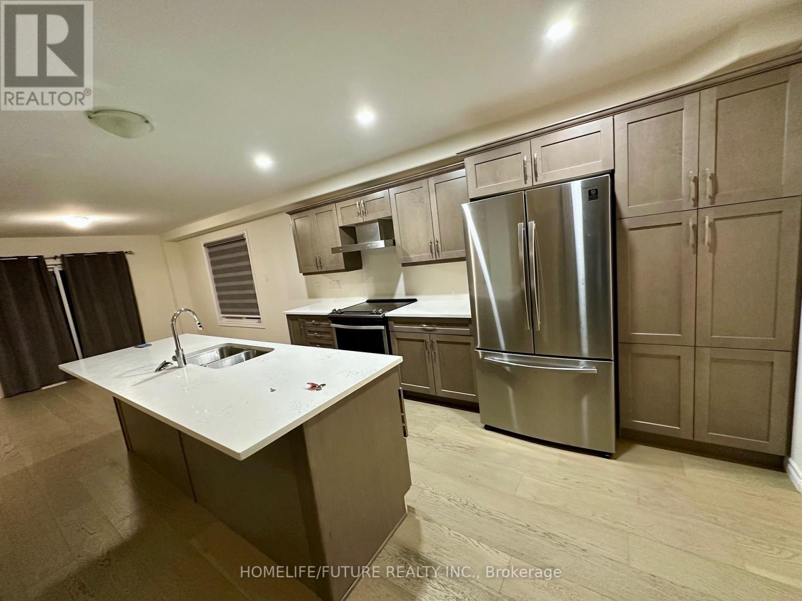 605 Lemay Grove, Peterborough North (North), Ontario  K9J 7P4 - Photo 5 - X12289286