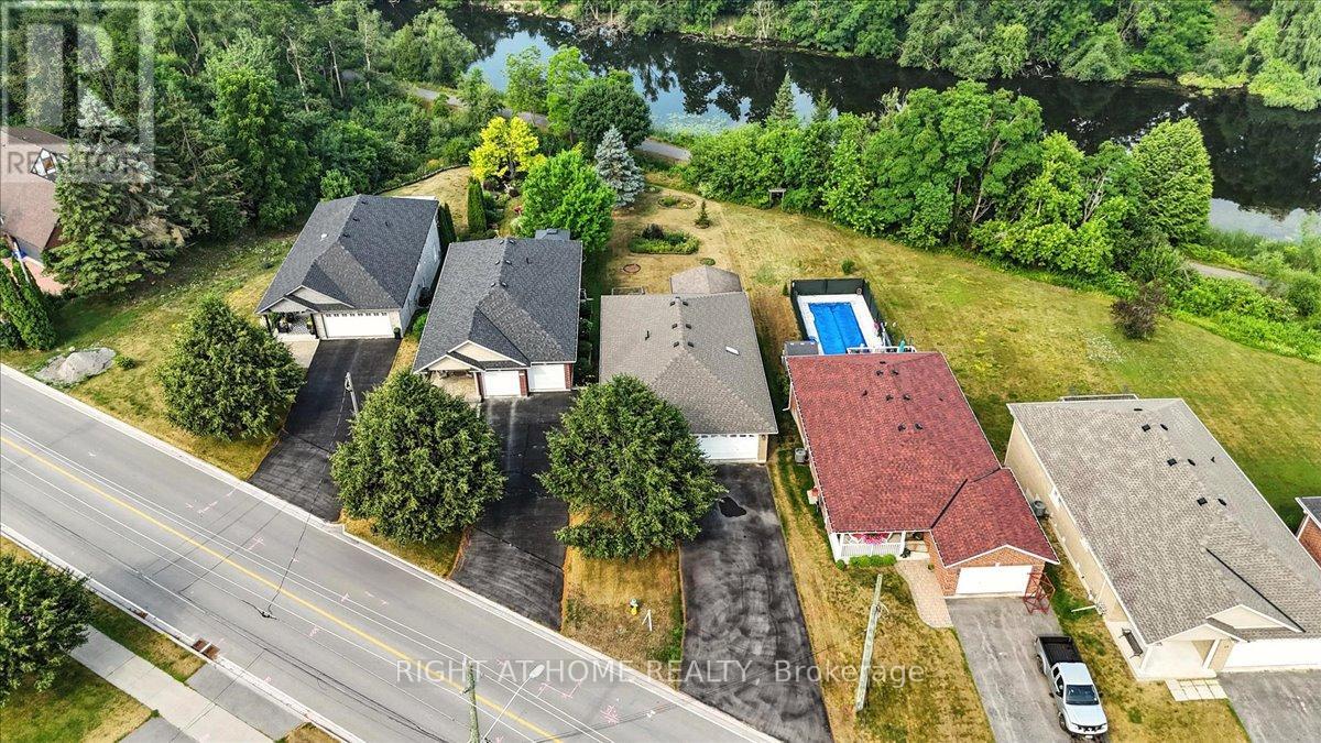 47 Logie Street, Kawartha Lakes (Lindsay), Ontario  K9V 1C3 - Photo 1 - X12289538