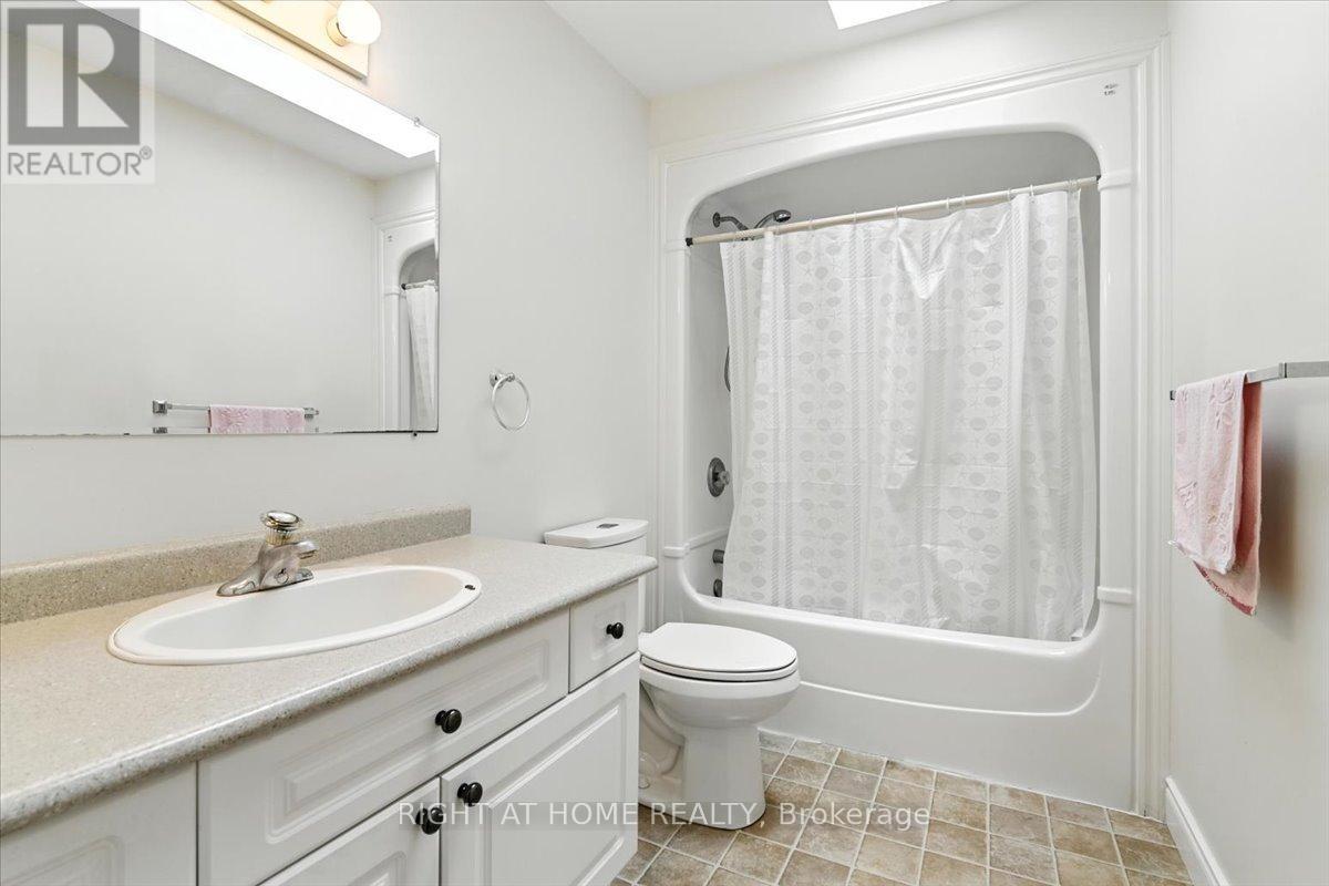 47 Logie Street, Kawartha Lakes (Lindsay), Ontario  K9V 1C3 - Photo 8 - X12289538