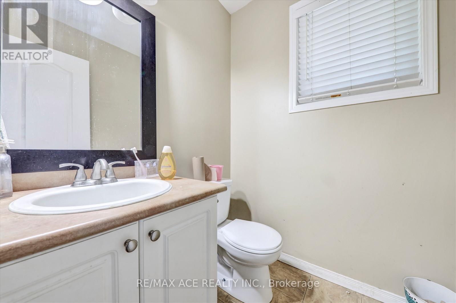 303 Spillsbury Drive, Peterborough West (South), Ontario  K9K 2S1 - Photo 11 - X12289846