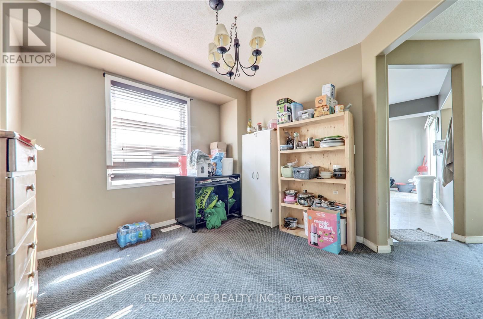 303 Spillsbury Drive, Peterborough West (South), Ontario  K9K 2S1 - Photo 12 - X12289846