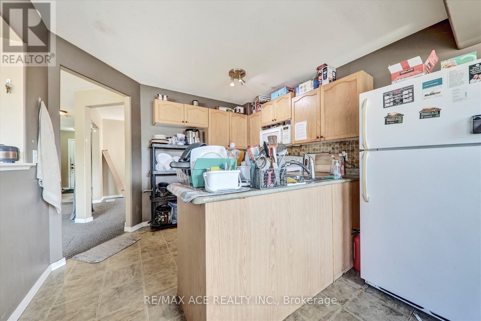 303 Spillsbury Drive, Peterborough West (South), Ontario  K9K 2S1 - Photo 16 - X12289846