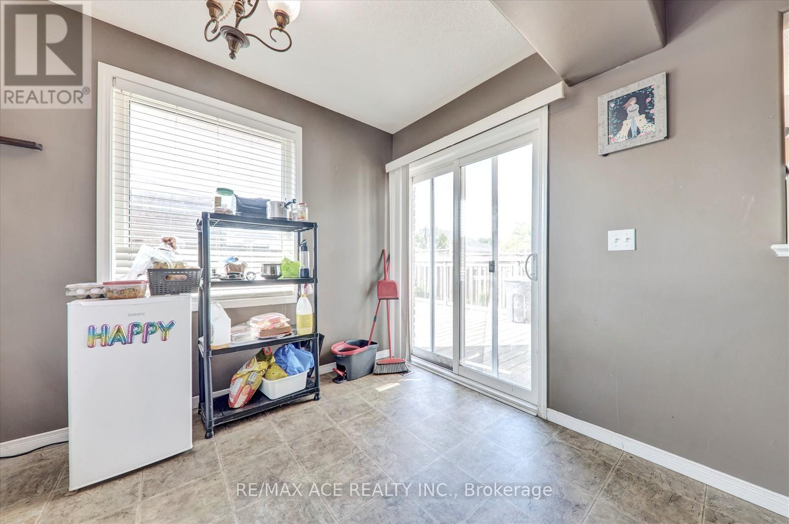 303 Spillsbury Drive, Peterborough West (South), Ontario  K9K 2S1 - Photo 18 - X12289846