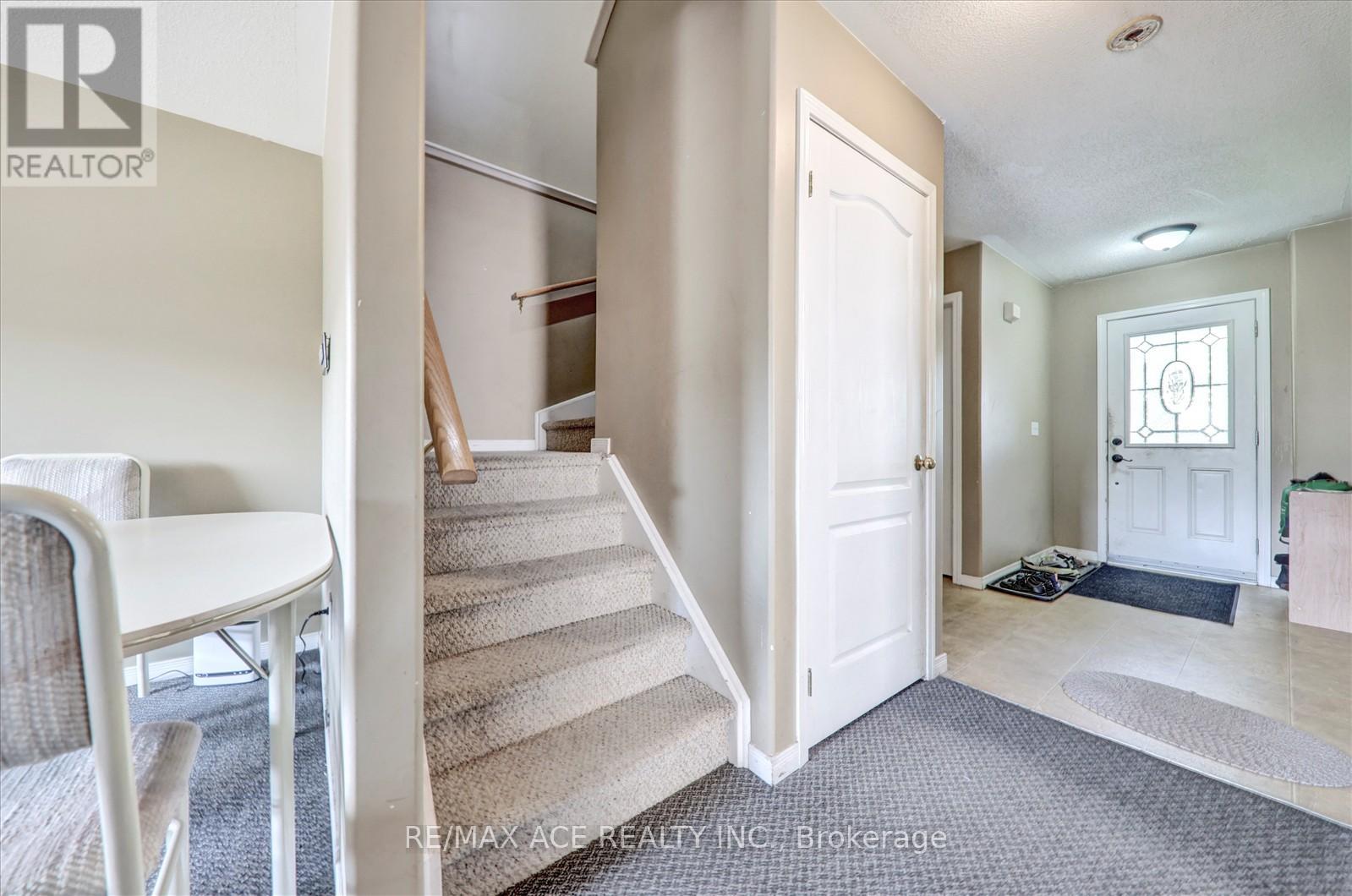 303 Spillsbury Drive, Peterborough West (South), Ontario  K9K 2S1 - Photo 25 - X12289846