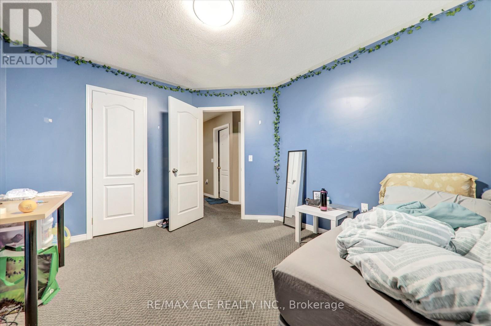 303 Spillsbury Drive, Peterborough West (South), Ontario  K9K 2S1 - Photo 27 - X12289846