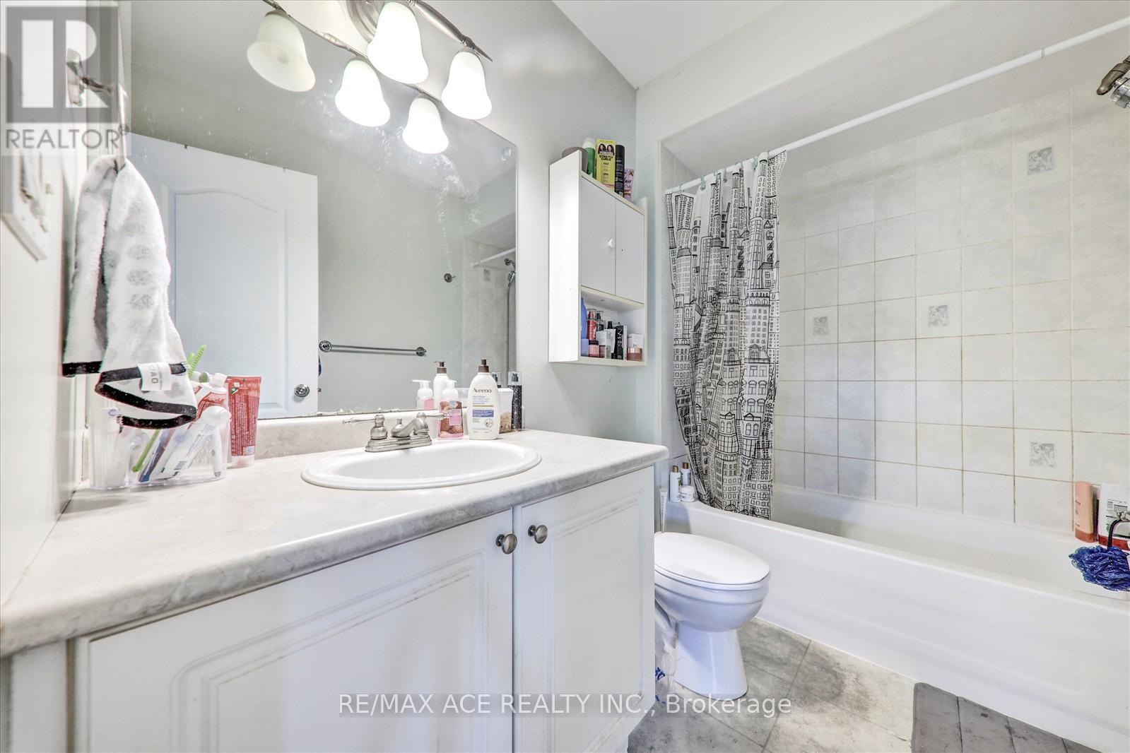 303 Spillsbury Drive, Peterborough West (South), Ontario  K9K 2S1 - Photo 33 - X12289846