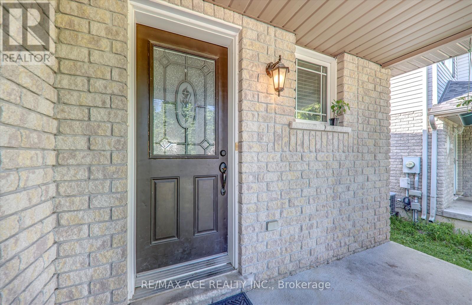 303 Spillsbury Drive, Peterborough West (South), Ontario  K9K 2S1 - Photo 9 - X12289846
