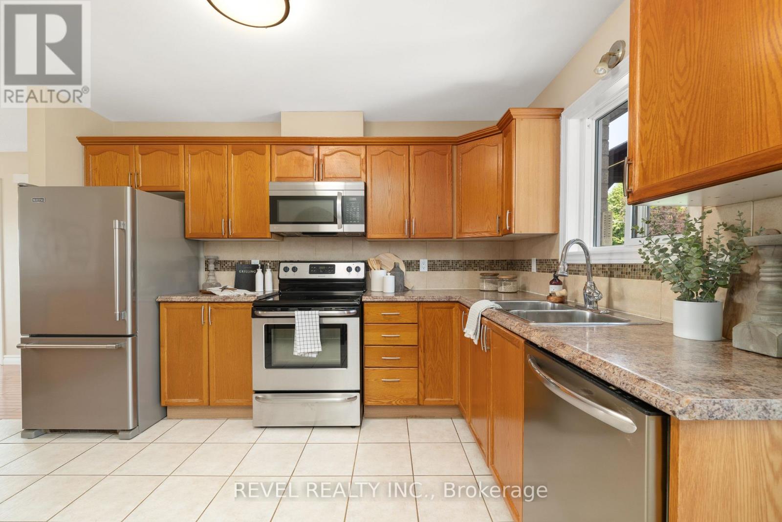 22 Mcgibbon Boulevard, Kawartha Lakes (Lindsay), Ontario  K9V 6G4 - Photo 14 - X12289979