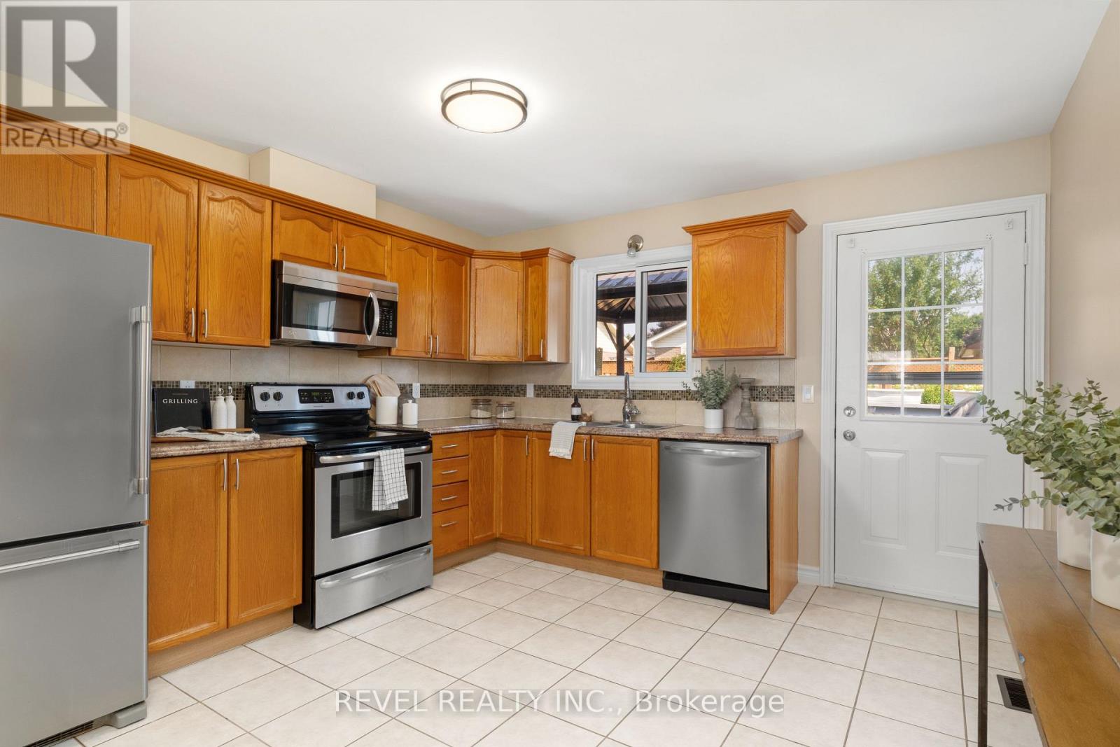 22 Mcgibbon Boulevard, Kawartha Lakes (Lindsay), Ontario  K9V 6G4 - Photo 15 - X12289979