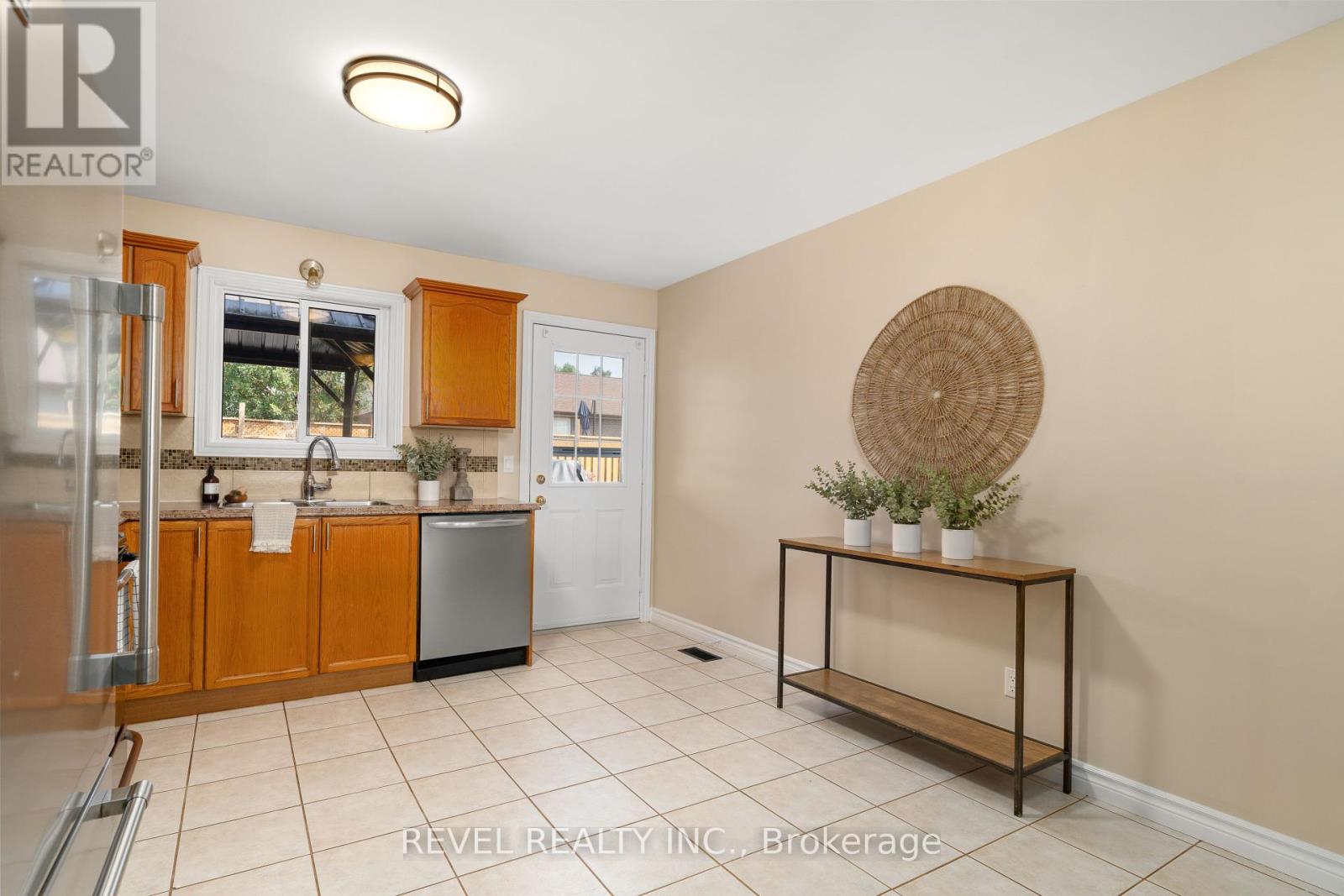 22 Mcgibbon Boulevard, Kawartha Lakes (Lindsay), Ontario  K9V 6G4 - Photo 17 - X12289979