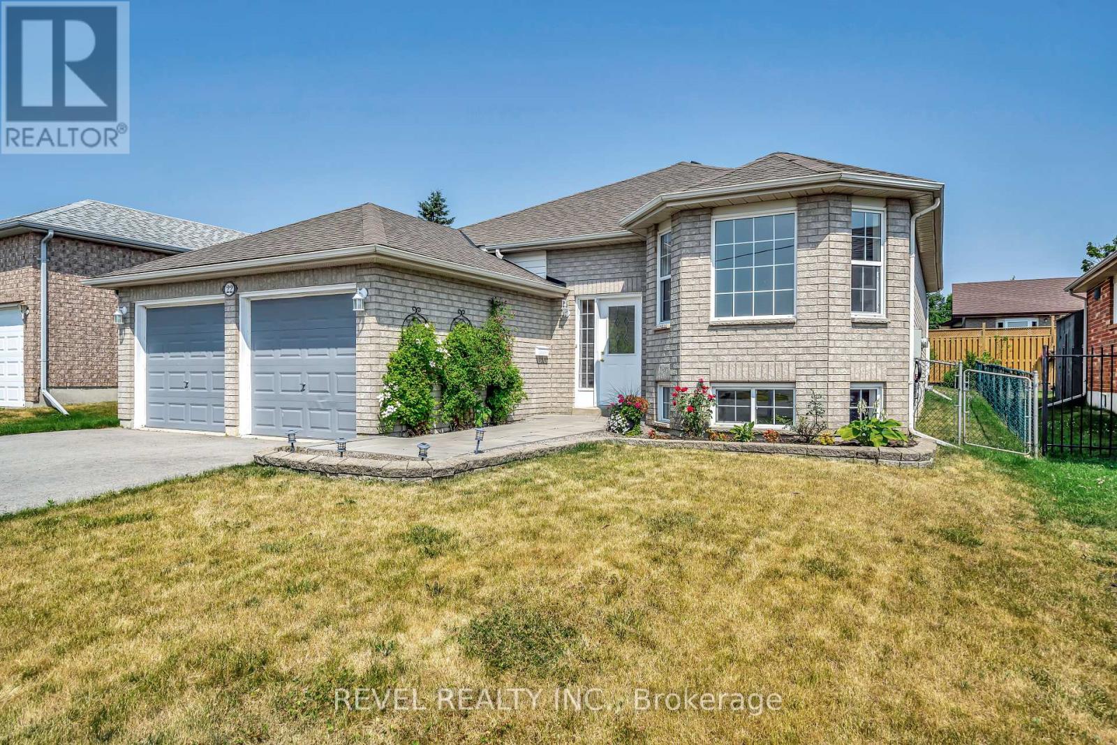 22 Mcgibbon Boulevard, Kawartha Lakes (Lindsay), Ontario  K9V 6G4 - Photo 2 - X12289979