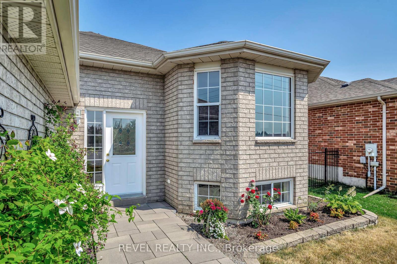 22 Mcgibbon Boulevard, Kawartha Lakes (Lindsay), Ontario  K9V 6G4 - Photo 3 - X12289979