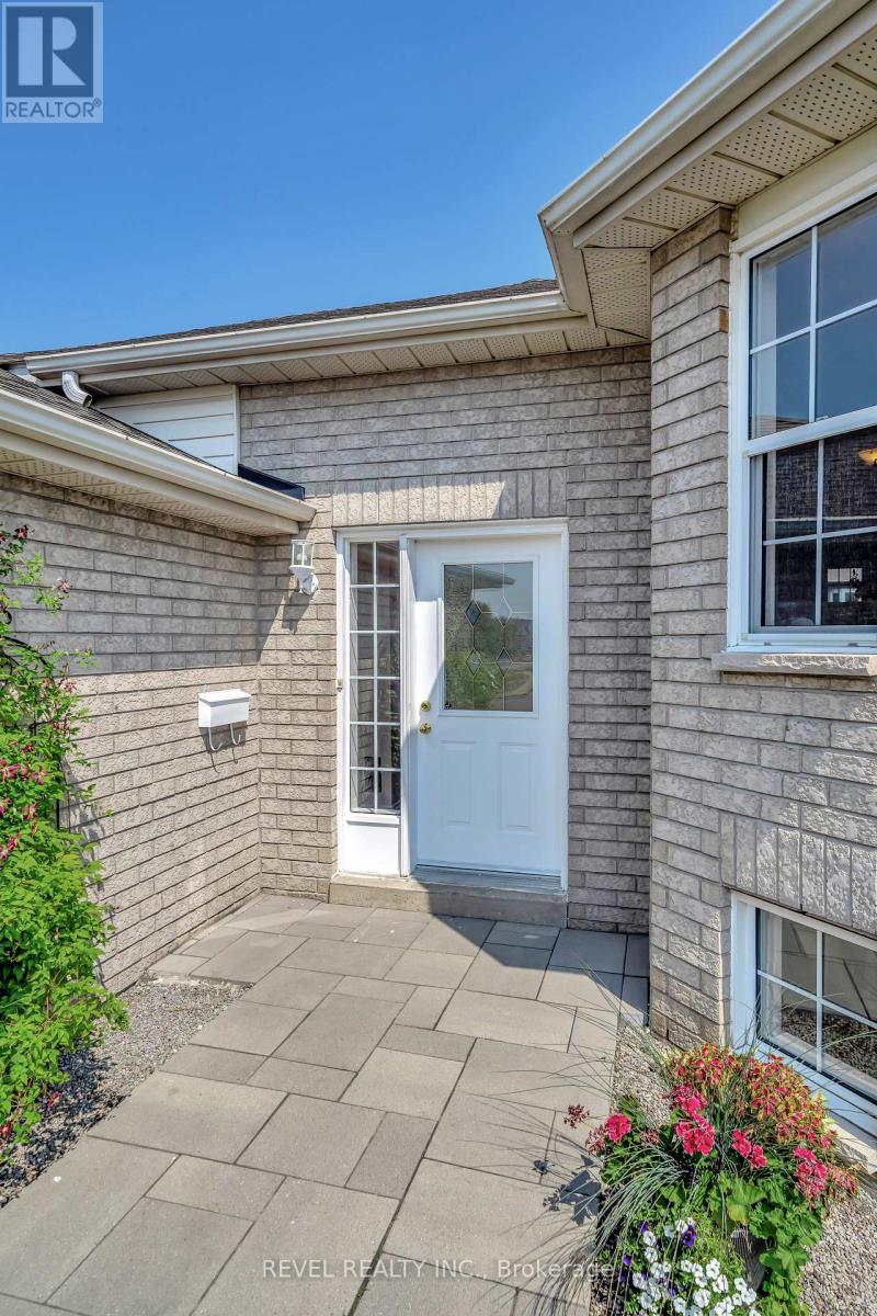 22 Mcgibbon Boulevard, Kawartha Lakes (Lindsay), Ontario  K9V 6G4 - Photo 4 - X12289979