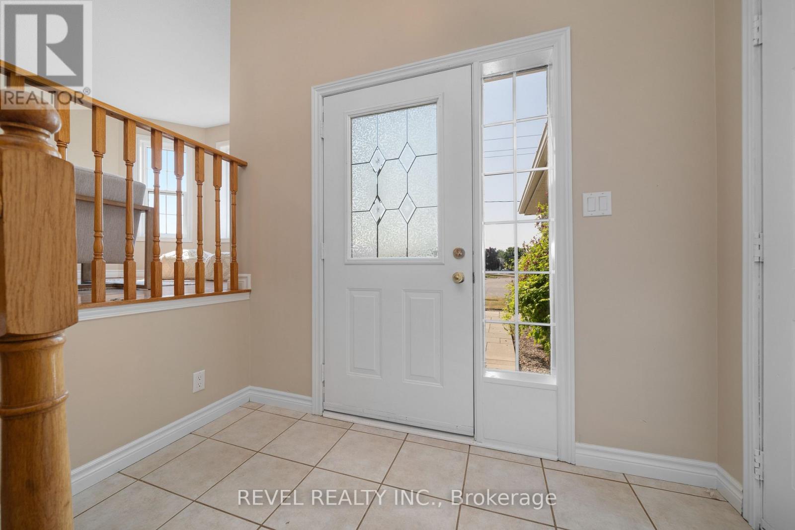 22 Mcgibbon Boulevard, Kawartha Lakes (Lindsay), Ontario  K9V 6G4 - Photo 5 - X12289979