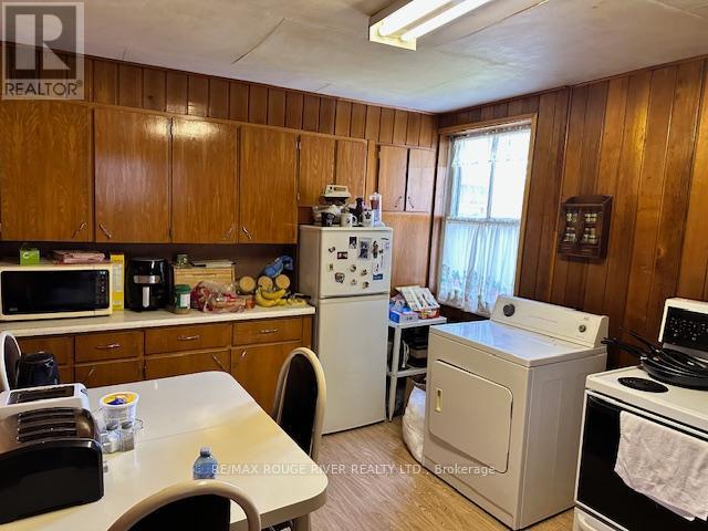 228 London Street, Peterborough Central (North), Ontario  K9H 2Y9 - Photo 2 - X12290499