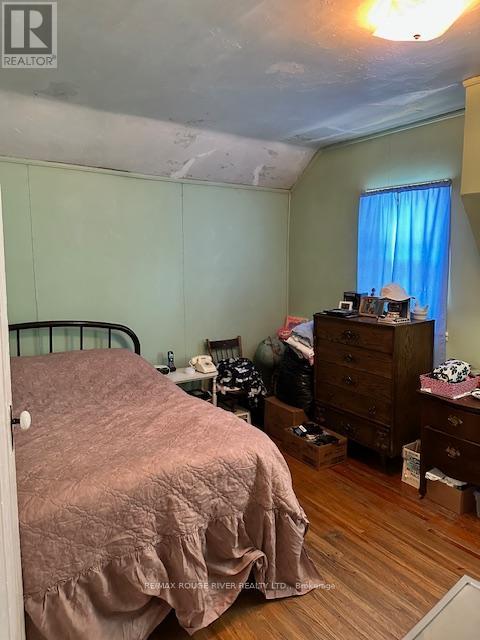 228 London Street, Peterborough Central (North), Ontario  K9H 2Y9 - Photo 3 - X12290499