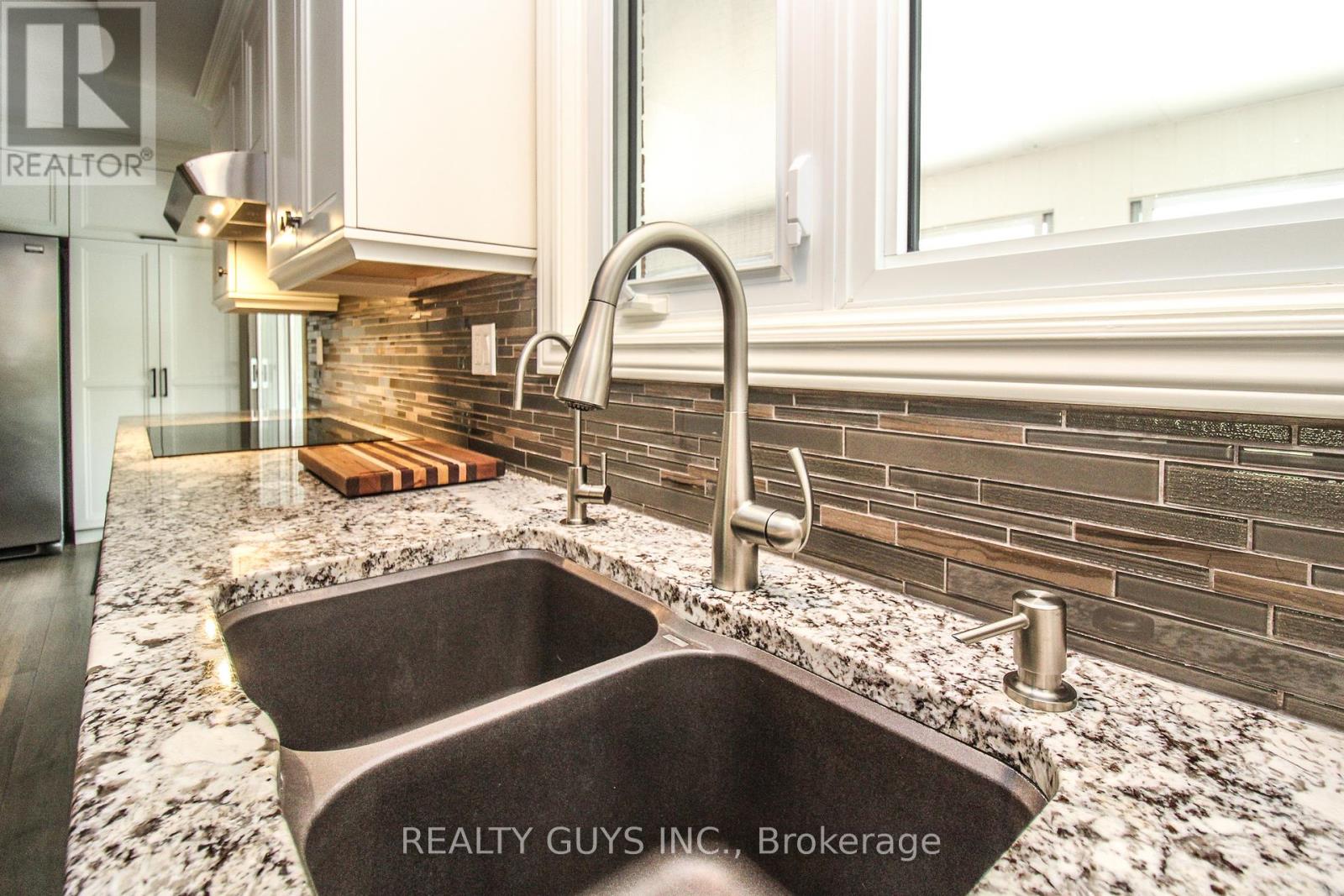 2515 Farmcrest Avenue, Peterborough East (South), Ontario  K9L 1R8 - Photo 18 - X12291175
