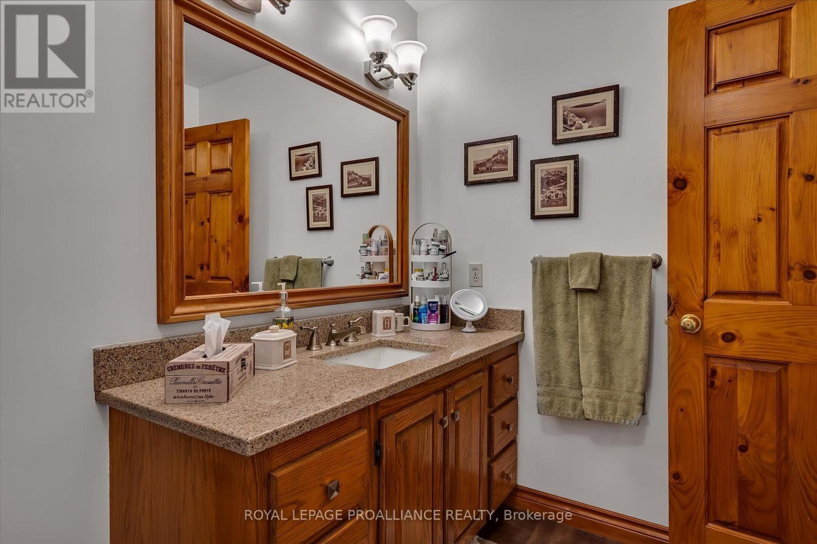 642 Dinsdale Street, Selwyn, Ontario  K0L 1H0 - Photo 24 - X12291216