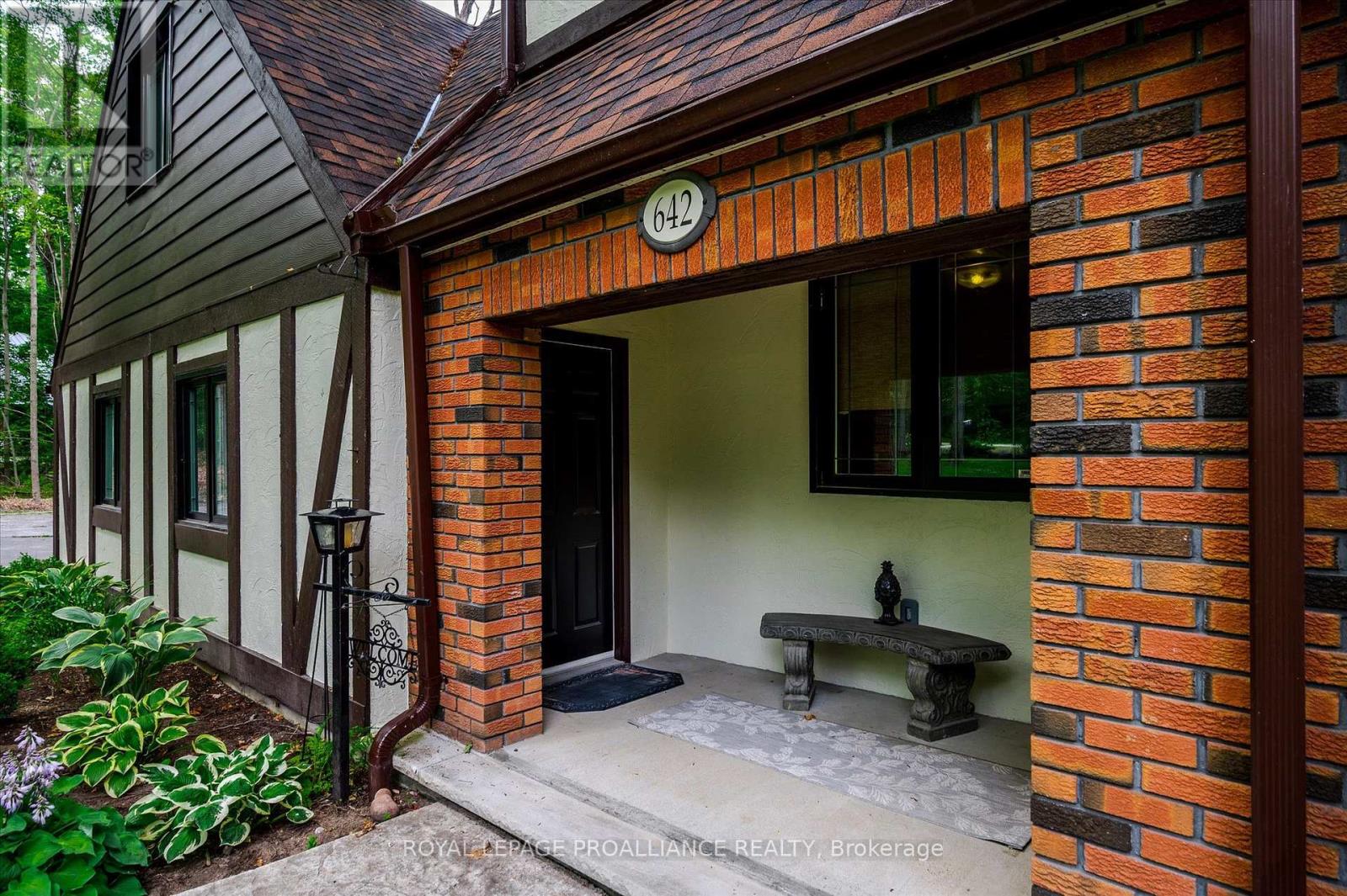 642 Dinsdale Street, Selwyn, Ontario  K0L 1H0 - Photo 34 - X12291216