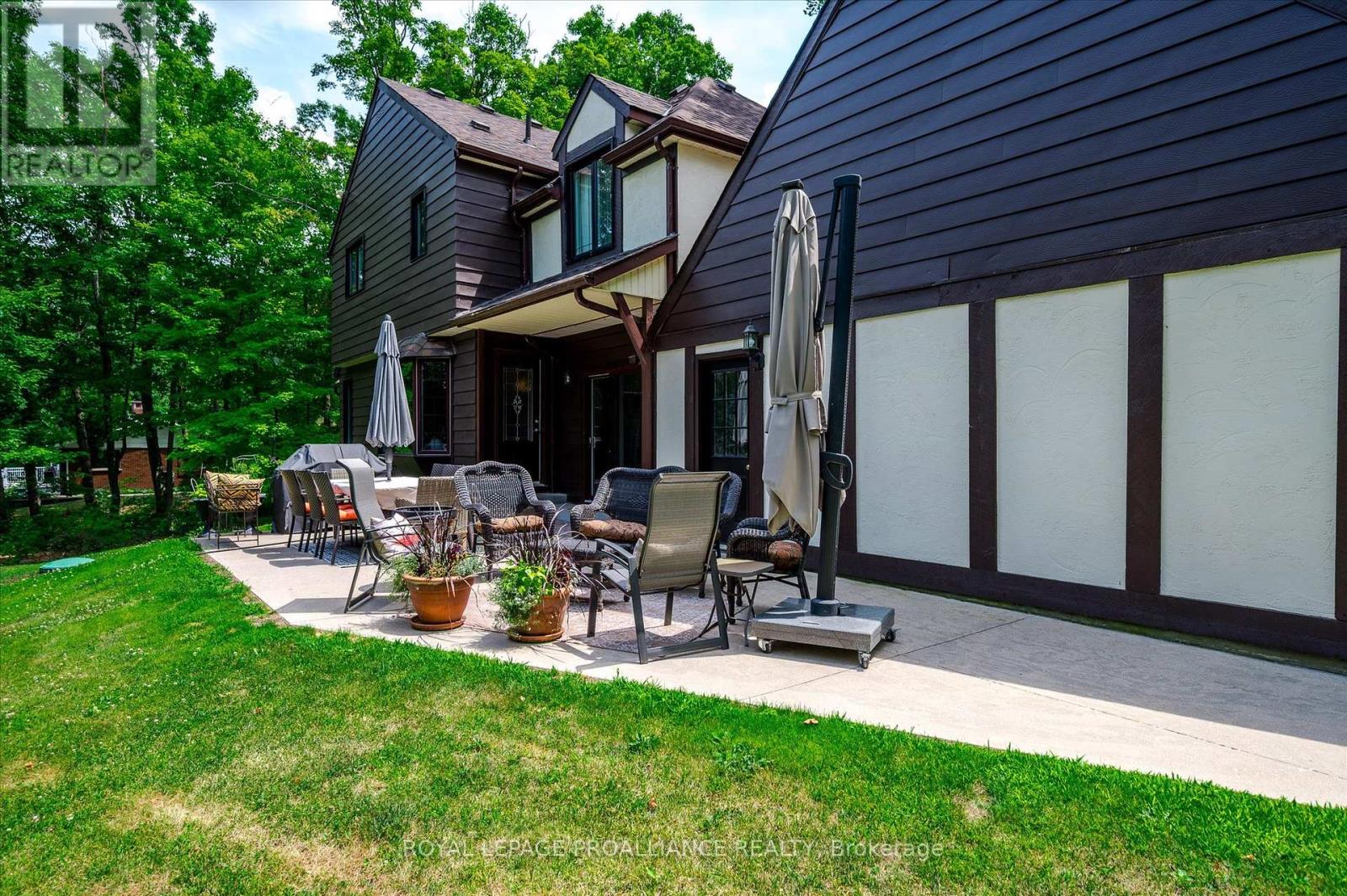 642 Dinsdale Street, Selwyn, Ontario  K0L 1H0 - Photo 40 - X12291216