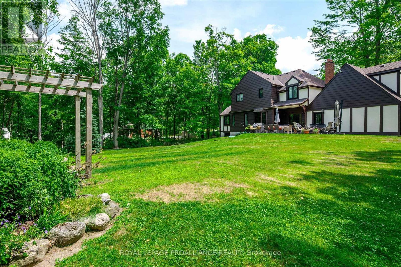 642 Dinsdale Street, Selwyn, Ontario  K0L 1H0 - Photo 42 - X12291216
