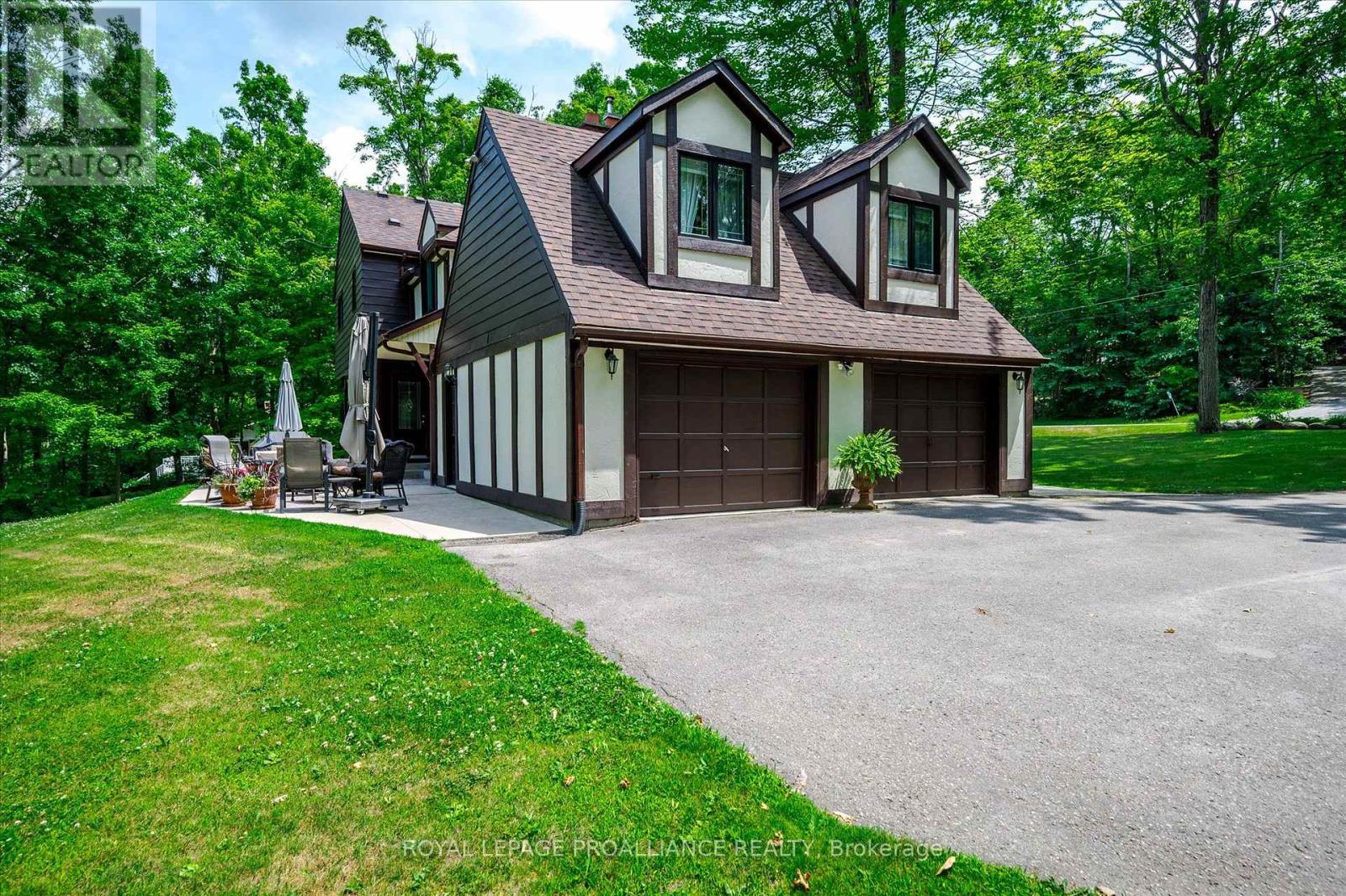 642 Dinsdale Street, Selwyn, Ontario  K0L 1H0 - Photo 47 - X12291216