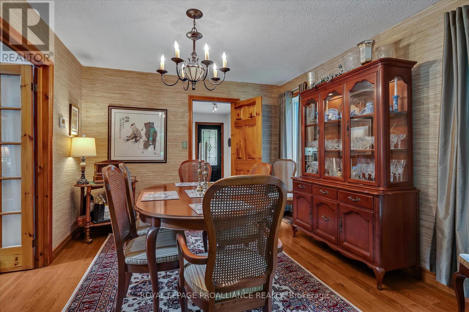 642 Dinsdale Street, Selwyn, Ontario  K0L 1H0 - Photo 8 - X12291216