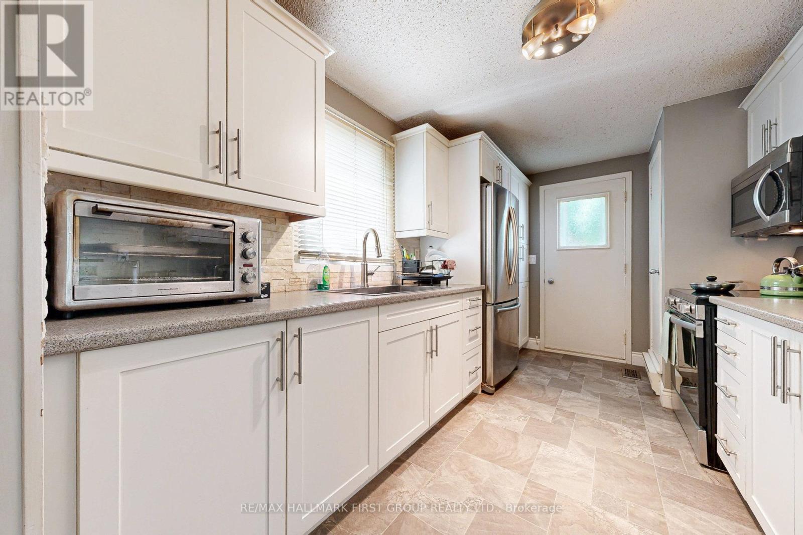 4 Kawartha Road, Clarington (Newcastle), Ontario  L1B 1B9 - Photo 10 - E12291161
