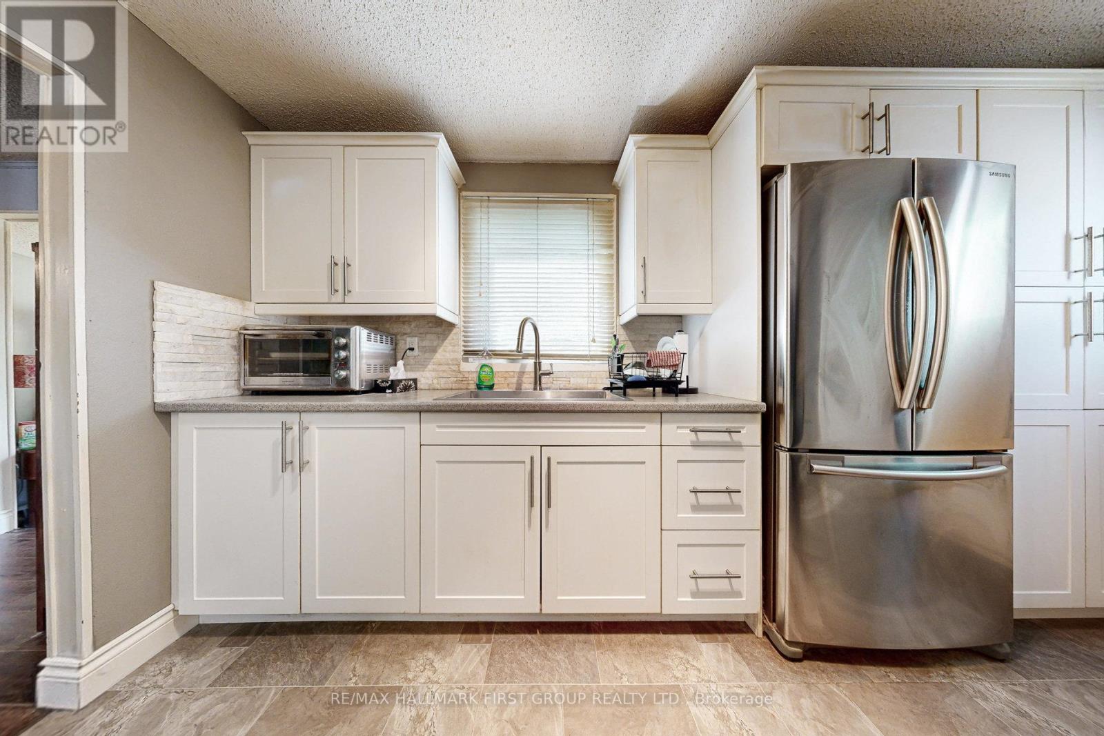 4 Kawartha Road, Clarington (Newcastle), Ontario  L1B 1B9 - Photo 11 - E12291161