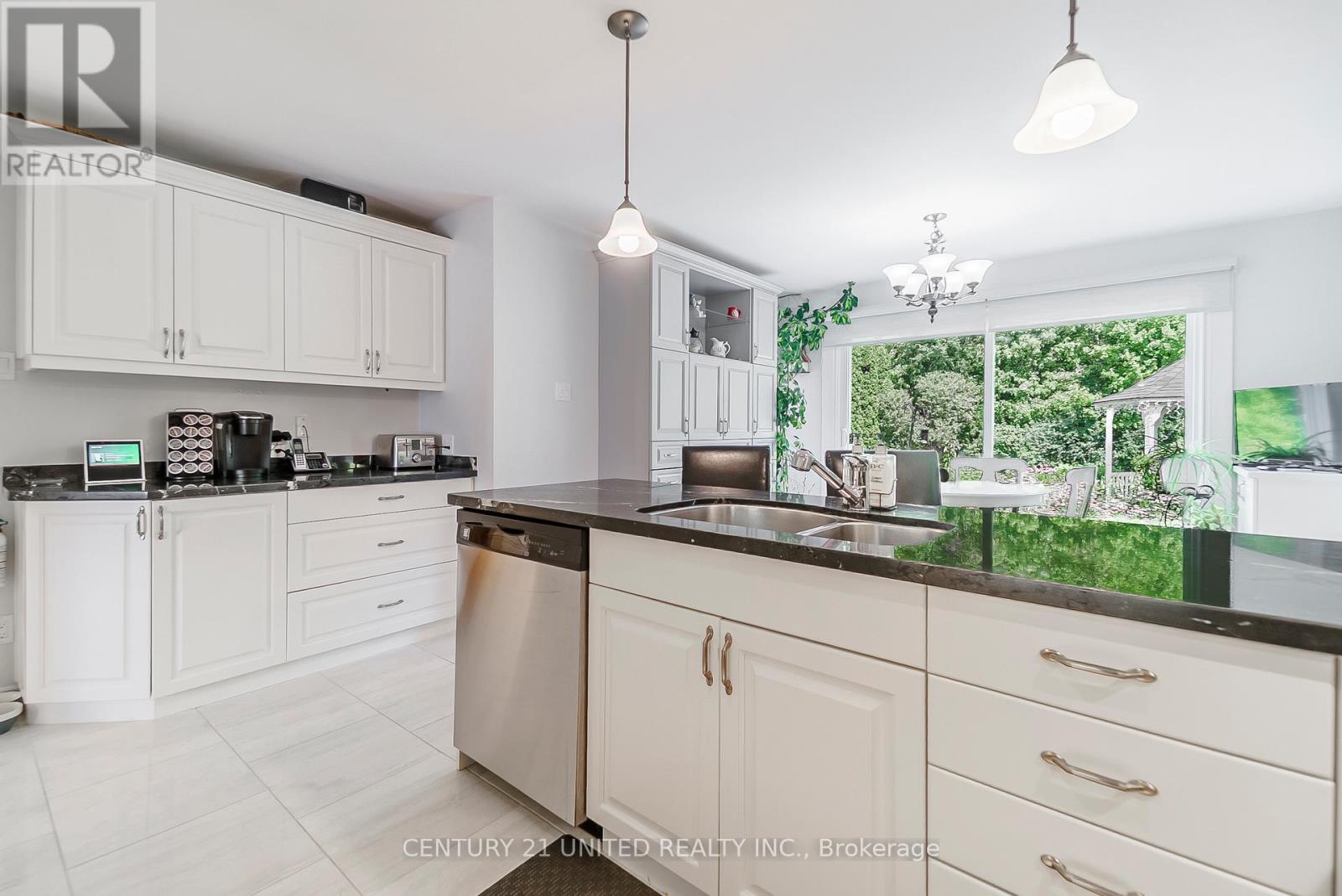 1656 Champlain Drive, Peterborough North (University Heights), Ontario  K9L 1N6 - Photo 14 - X12291400