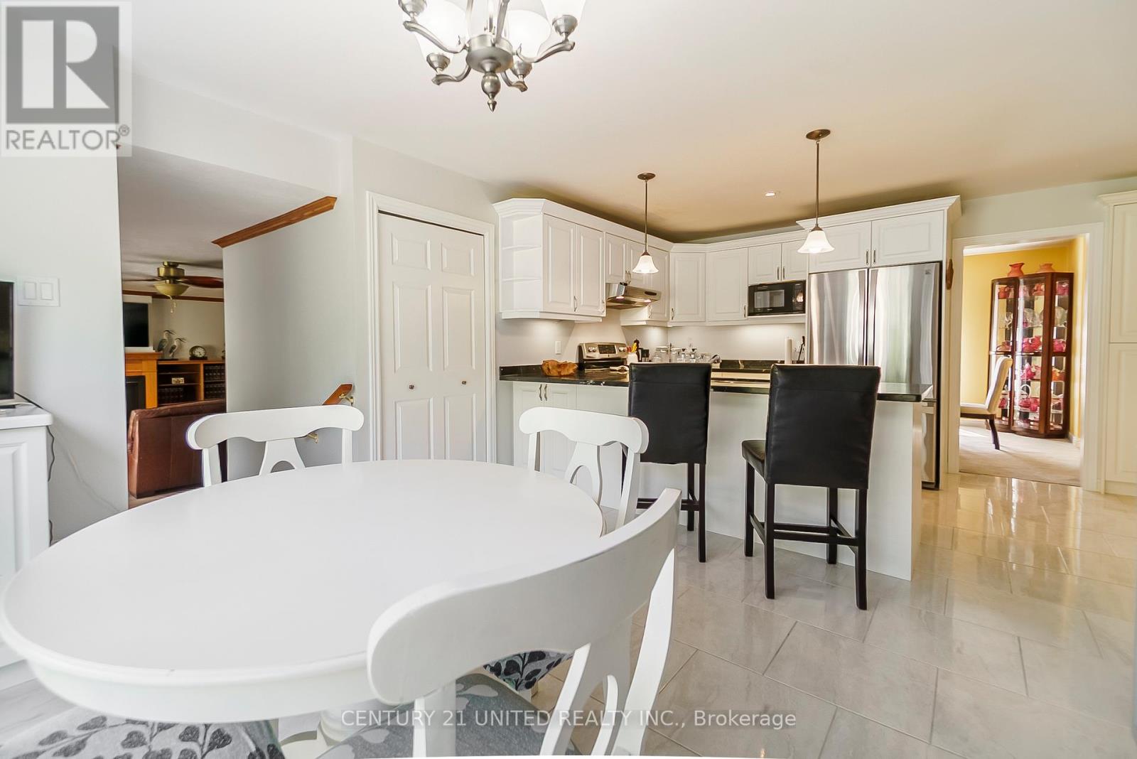 1656 Champlain Drive, Peterborough North (University Heights), Ontario  K9L 1N6 - Photo 17 - X12291400