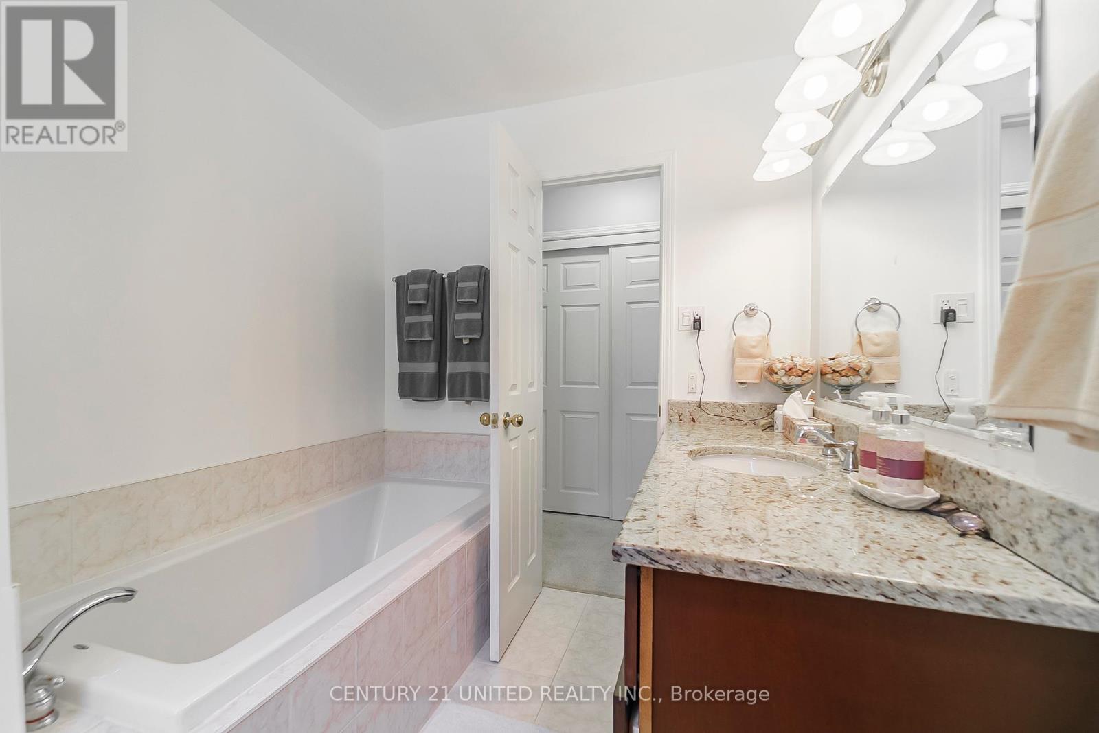 1656 Champlain Drive, Peterborough North (University Heights), Ontario  K9L 1N6 - Photo 23 - X12291400