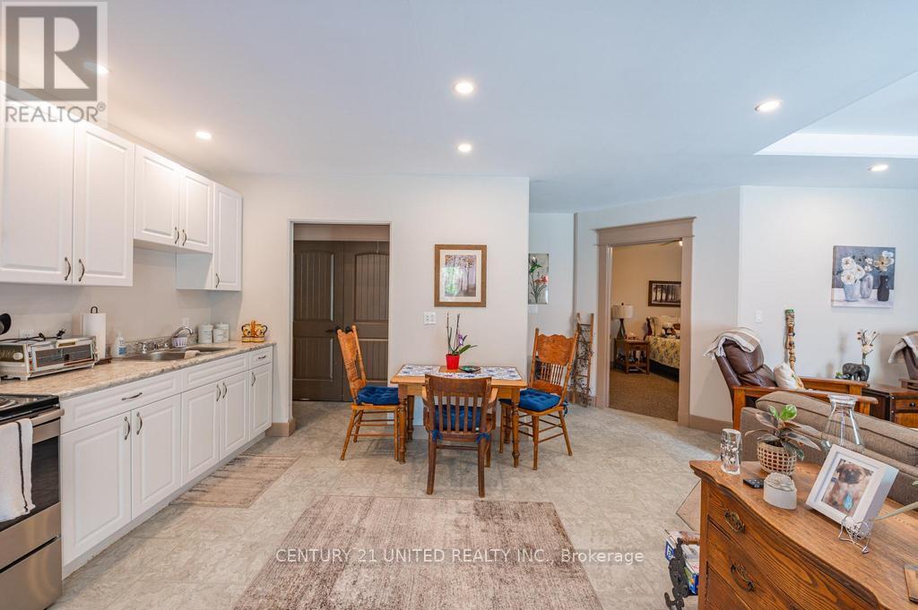 15 Trillium Court, Kawartha Lakes (Emily), Ontario  K0L 2W0 - Photo 38 - X12291431