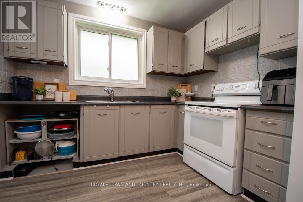 24 Mohawk Drive, Kawartha Lakes (Lindsay), Ontario  K9V 4R1 - Photo 12 - X12291478
