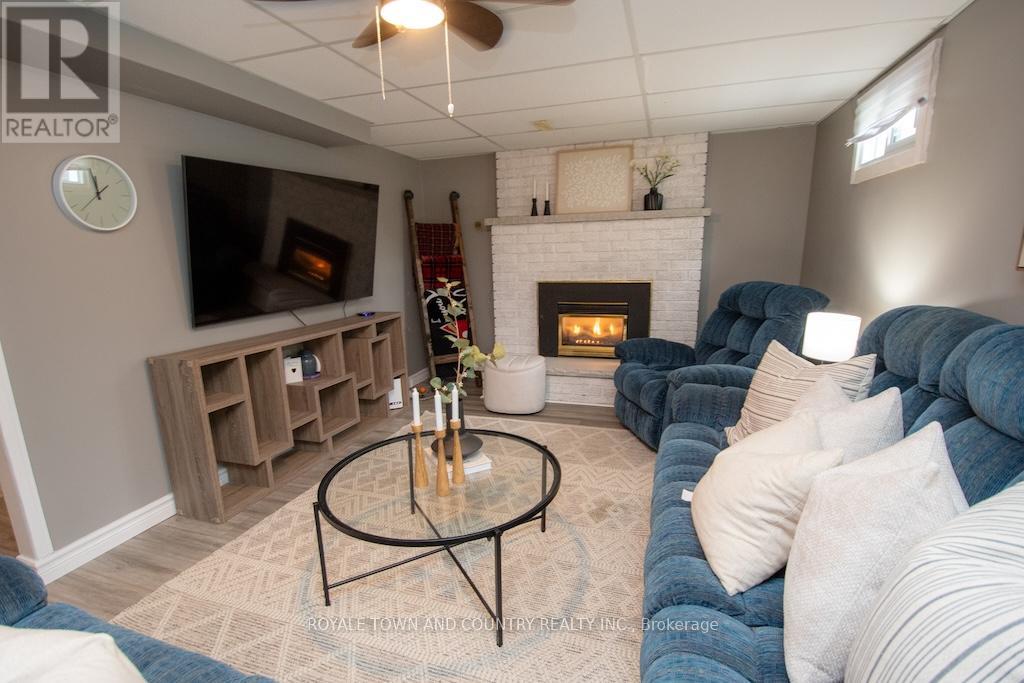 24 Mohawk Drive, Kawartha Lakes (Lindsay), Ontario  K9V 4R1 - Photo 27 - X12291478