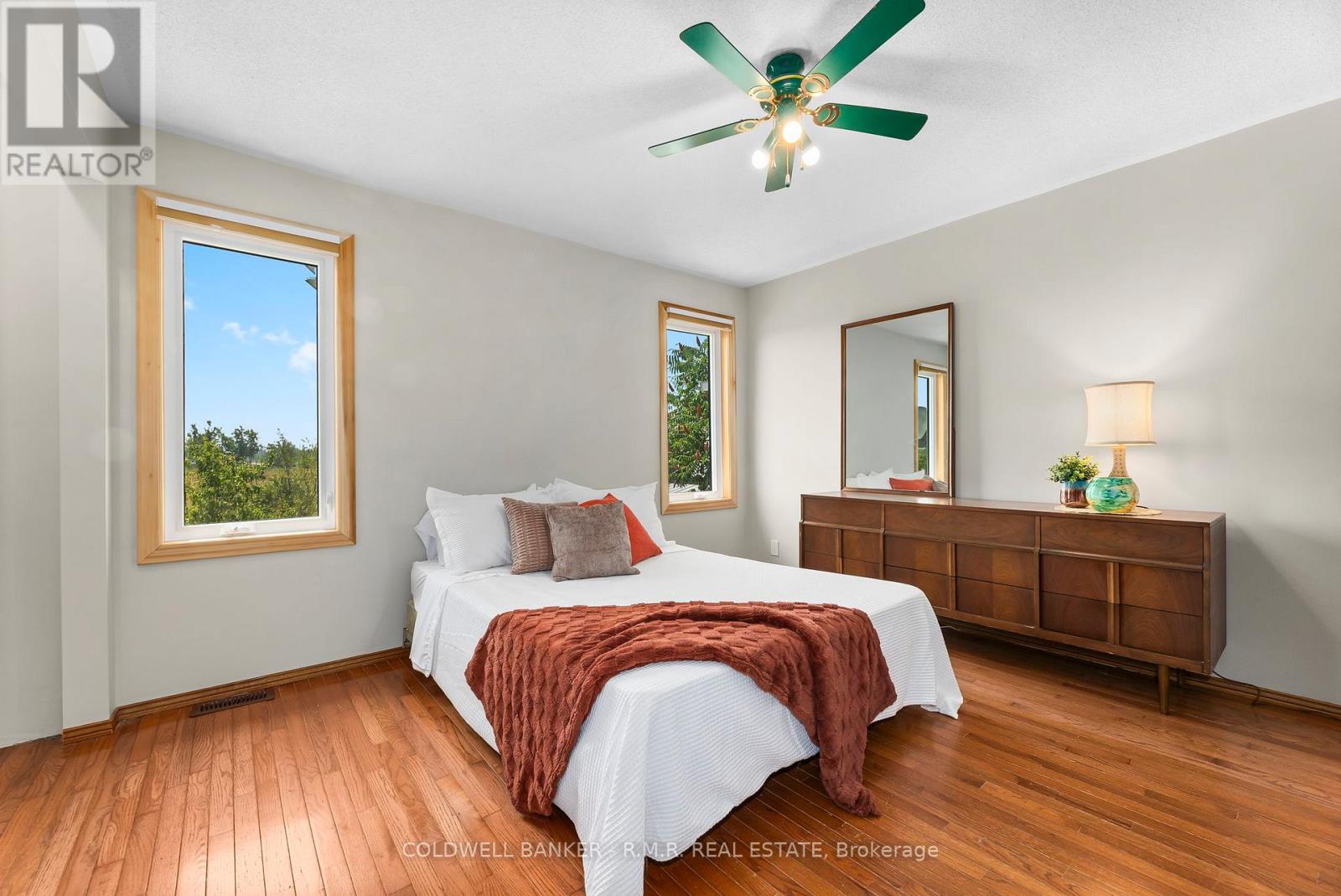 550 Angeline Street N, Kawartha Lakes (Ops), Ontario  K9V 4R1 - Photo 4 - X12291596
