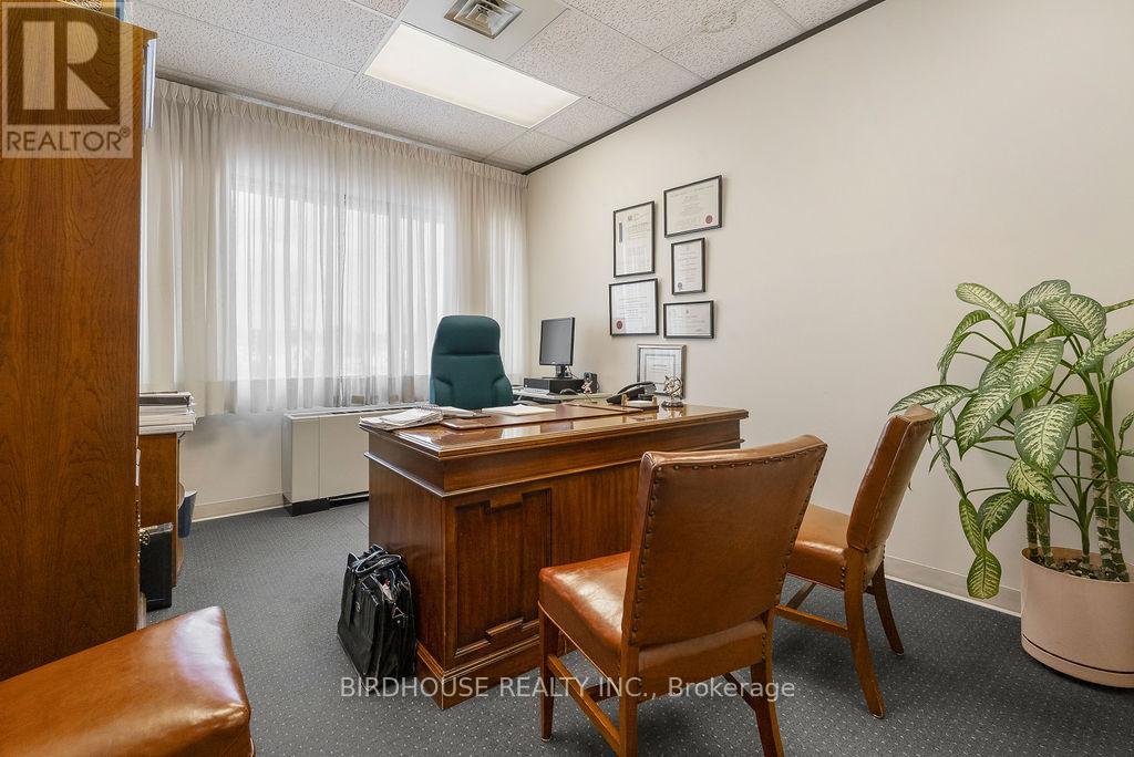 205 - 189 Kent Street W, Kawartha Lakes (Lindsay), Ontario  K9V 5G6 - Photo 10 - X12292172