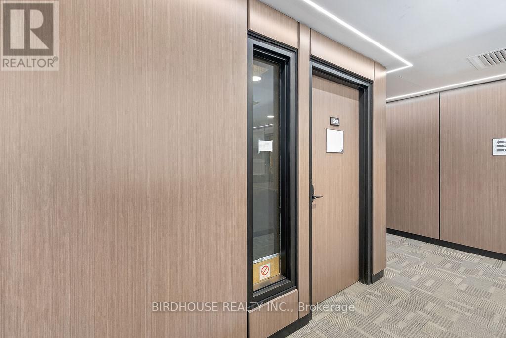 205 - 189 Kent Street W, Kawartha Lakes (Lindsay), Ontario  K9V 5G6 - Photo 2 - X12292172