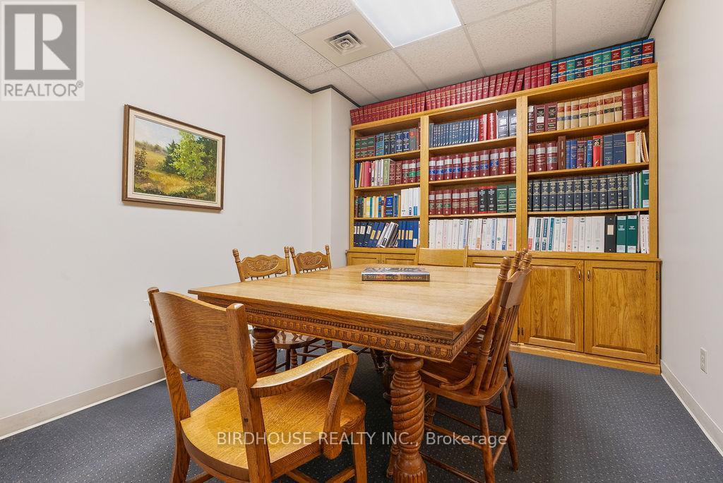 205 - 189 Kent Street W, Kawartha Lakes (Lindsay), Ontario  K9V 5G6 - Photo 4 - X12292172