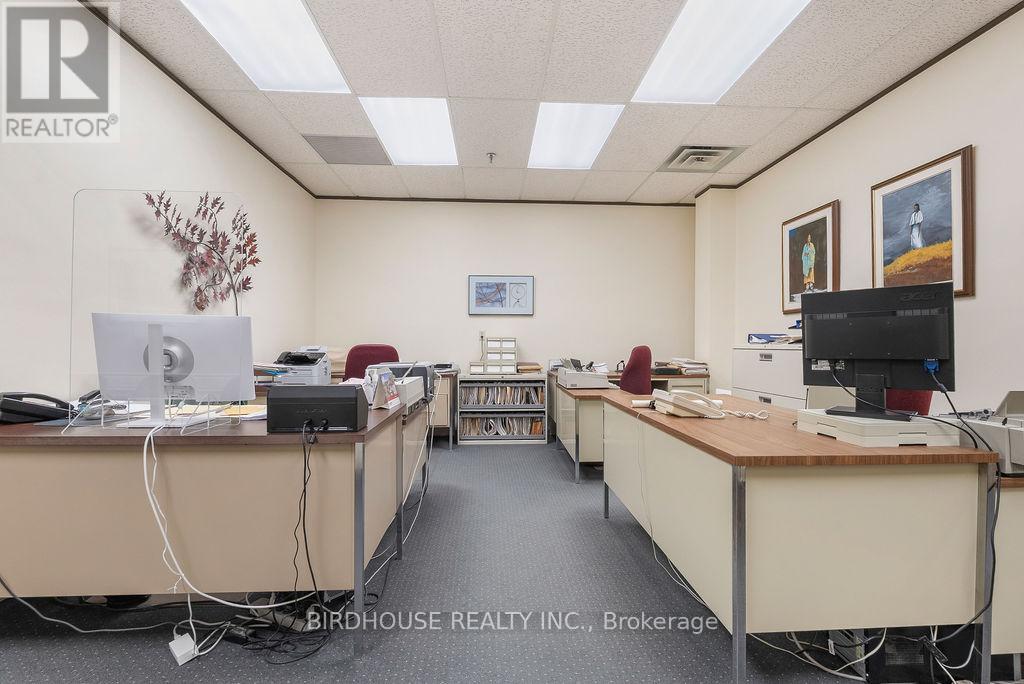 205 - 189 Kent Street W, Kawartha Lakes (Lindsay), Ontario  K9V 5G6 - Photo 5 - X12292172