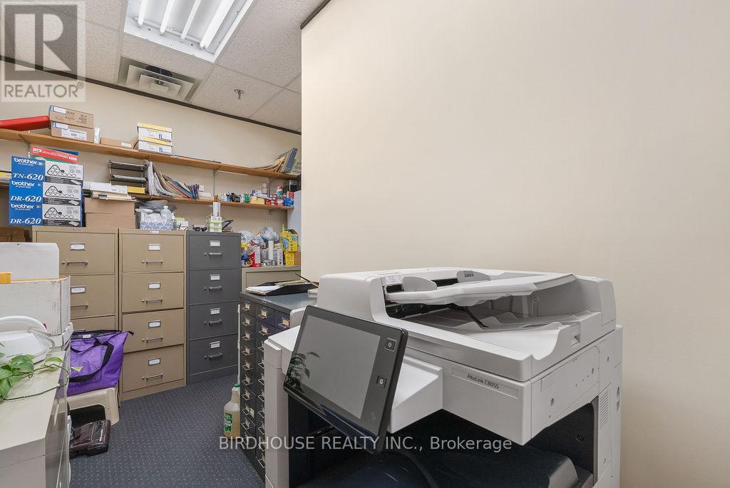 205 - 189 Kent Street W, Kawartha Lakes (Lindsay), Ontario  K9V 5G6 - Photo 9 - X12292172