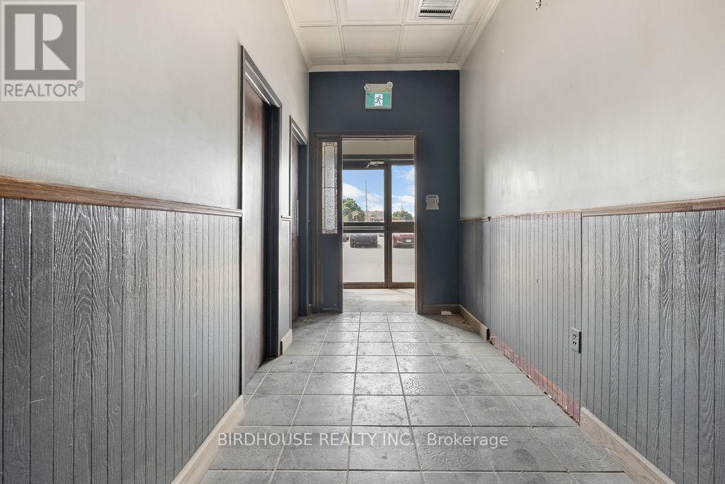 106 - 189 Kent Street W, Kawartha Lakes (Lindsay), Ontario  K9V 5G6 - Photo 3 - X12292173