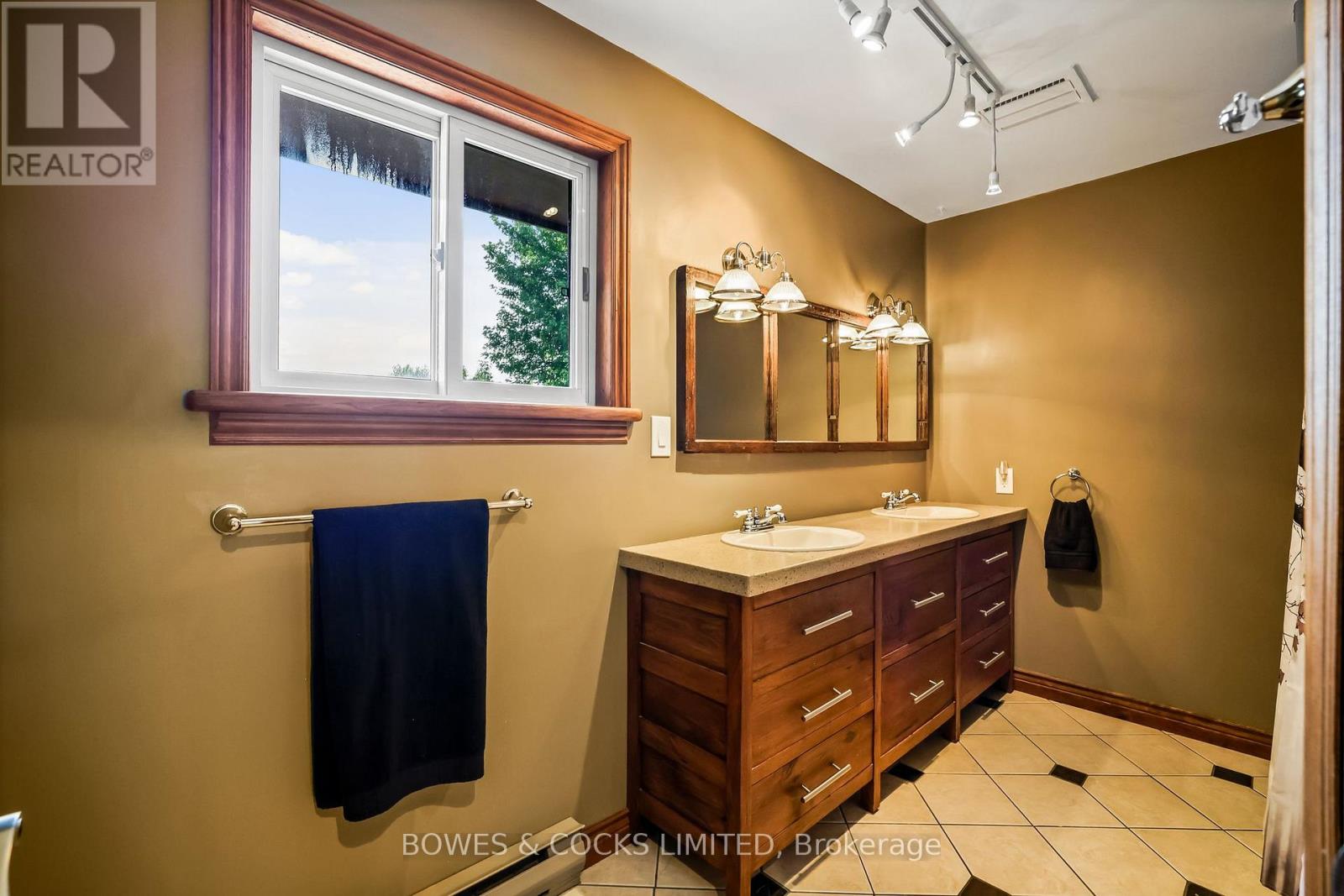 1034 Serpent Mounds Road, Otonabee-South Monaghan, Ontario  K0L 2G0 - Photo 23 - X12292404