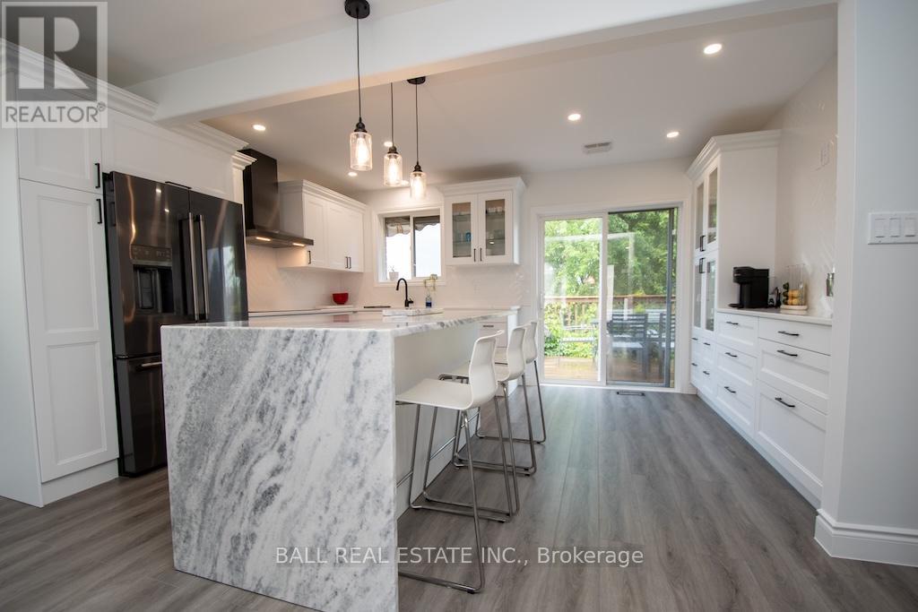2546 Marsdale Drive, Peterborough East (South), Ontario  K9L 1R4 - Photo 10 - X12293189