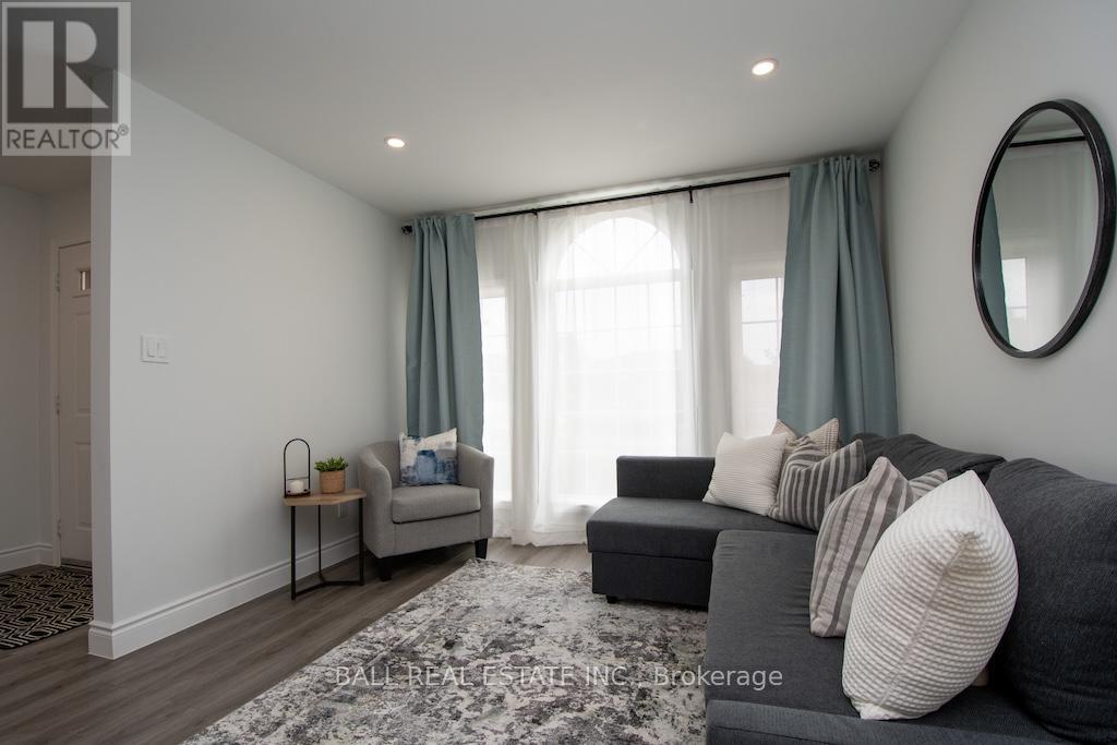 2546 Marsdale Drive, Peterborough East (South), Ontario  K9L 1R4 - Photo 4 - X12293189