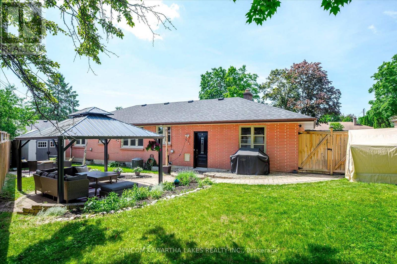 676 Victory Crescent, Peterborough Central (Old West End), Ontario  K9J 4T3 - Photo 46 - X12293336